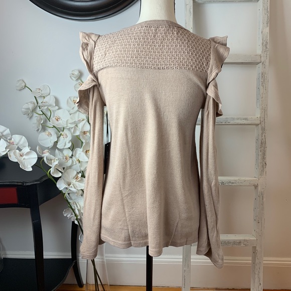 ‼️CLEARANCE‼️ Cold Shoulder Top - Picture 6 of 8